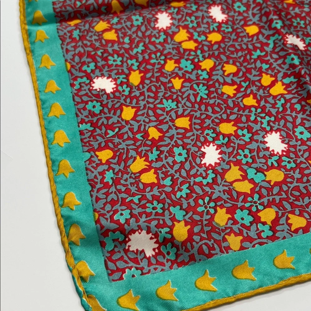 Vintage Vera Neumann Floral Patterned Silk Scarf  rayon silk blend 25“ square